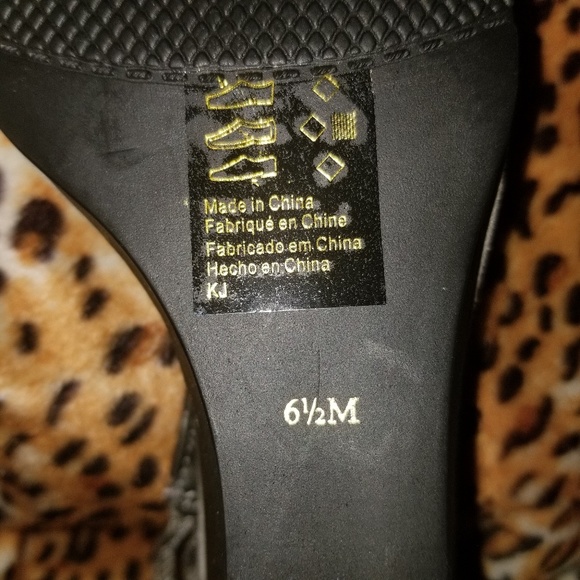 NWT  Silver wedge heal with box - Picture 4 of 4